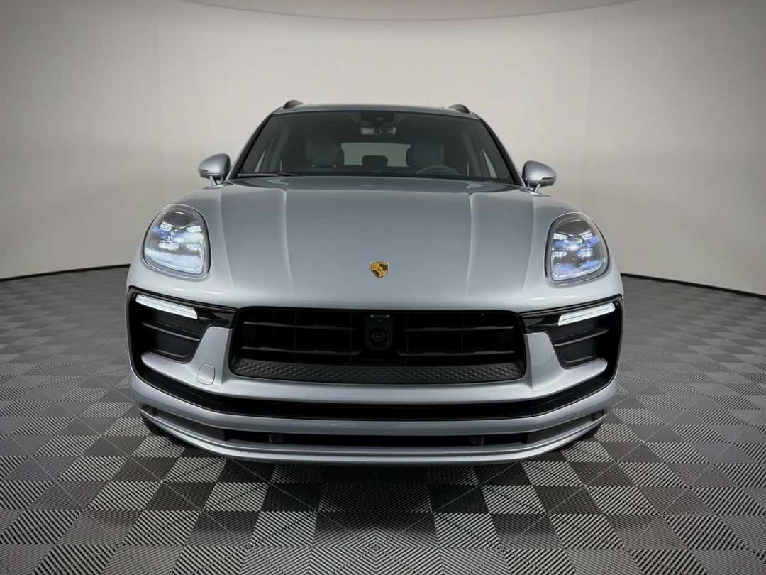 2026 Porsche Macan T - Photo 7