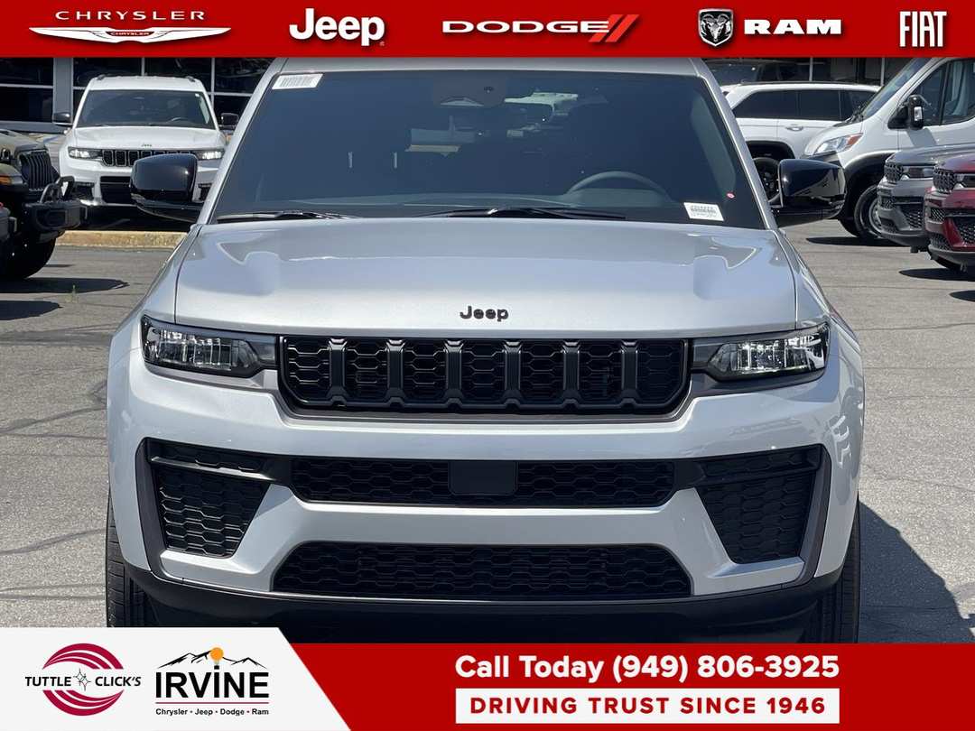 2026 Jeep Grand Cherokee Laredo Altitude - Image 2
