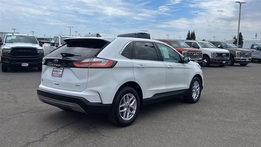 2022 Ford Edge SEL - Image 3