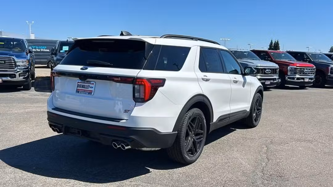 2026 Ford Explorer ST - Image 3