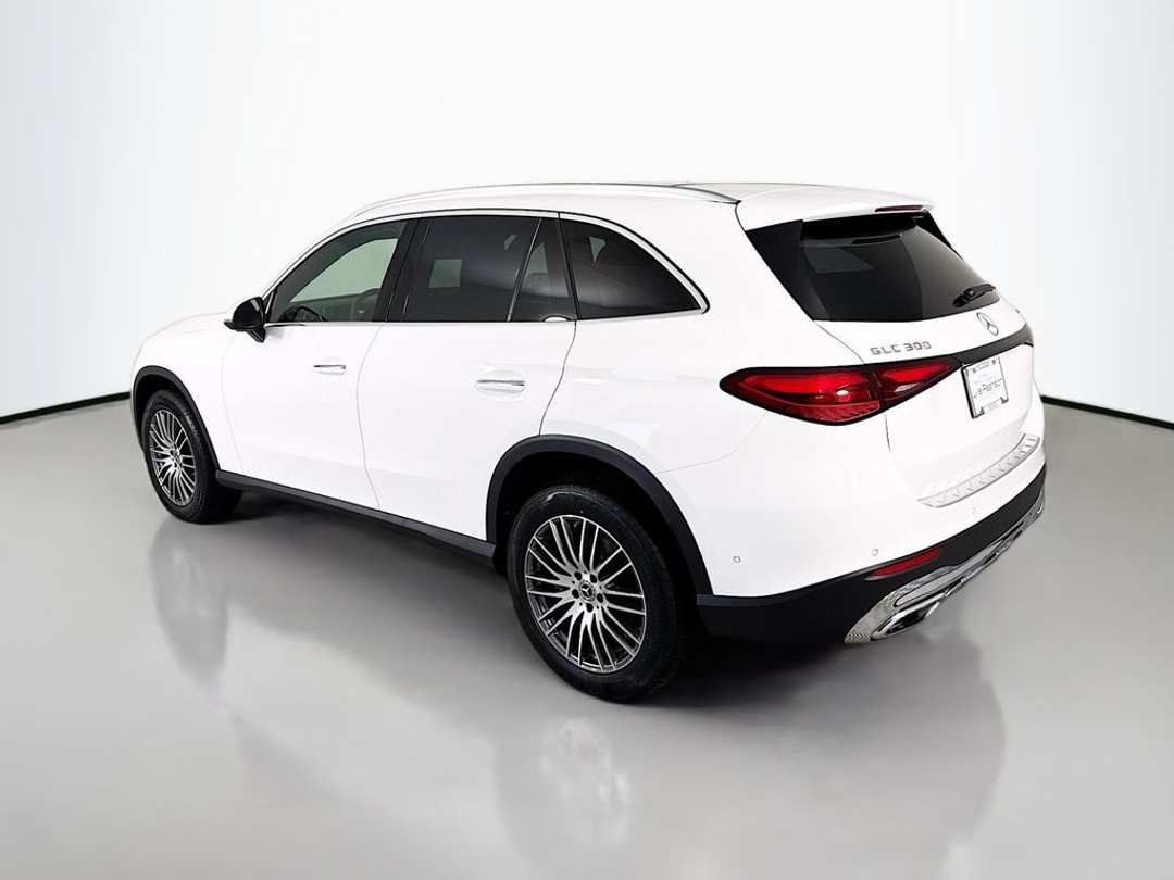 2026 Mercedes-Benz GLC GLC 300 - Image 3