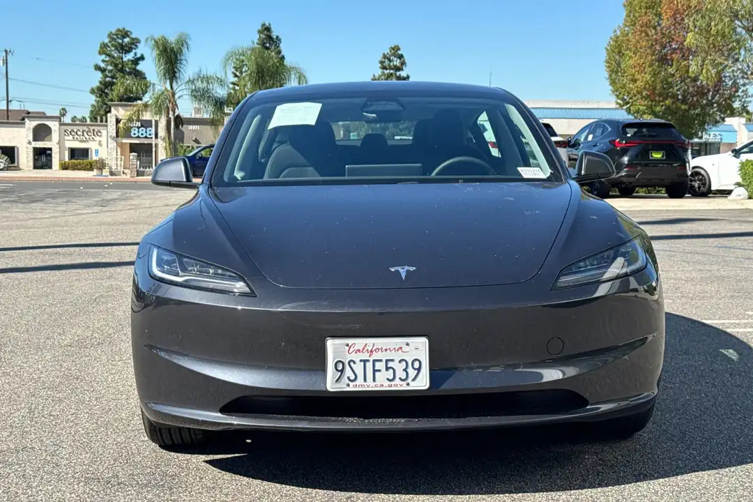 2025 Tesla Model 3 Long Range - Image 3