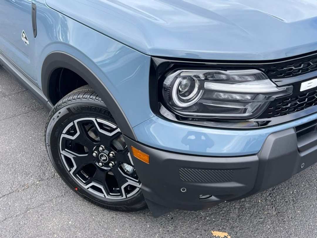 2026 Ford Bronco Sport Outer Banks - Image 2