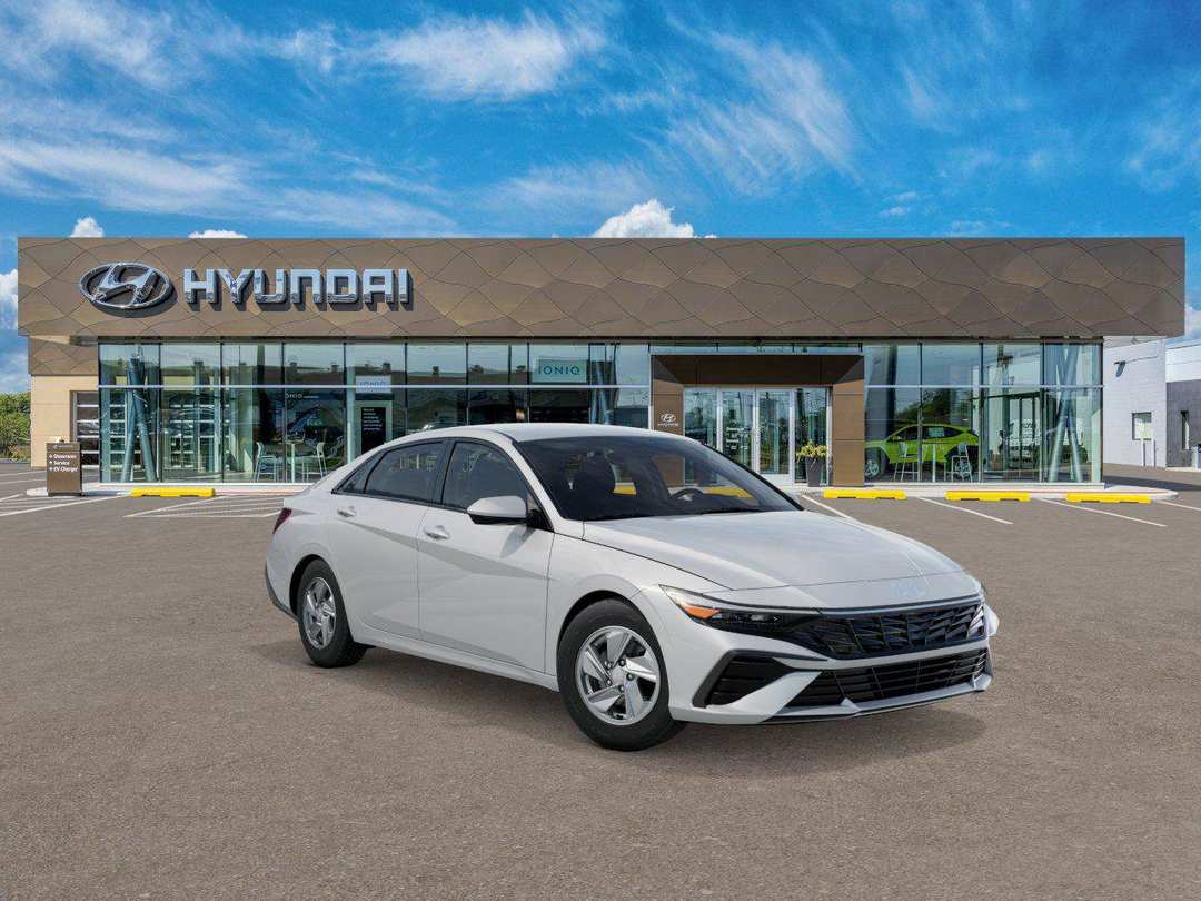 2026 Hyundai Elantra SE - Image 2