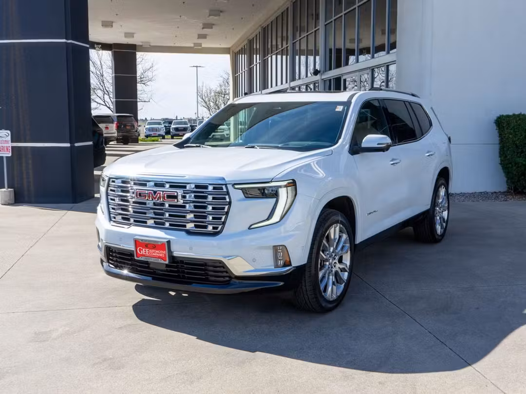 2026 GMC Acadia Denali - Image 3