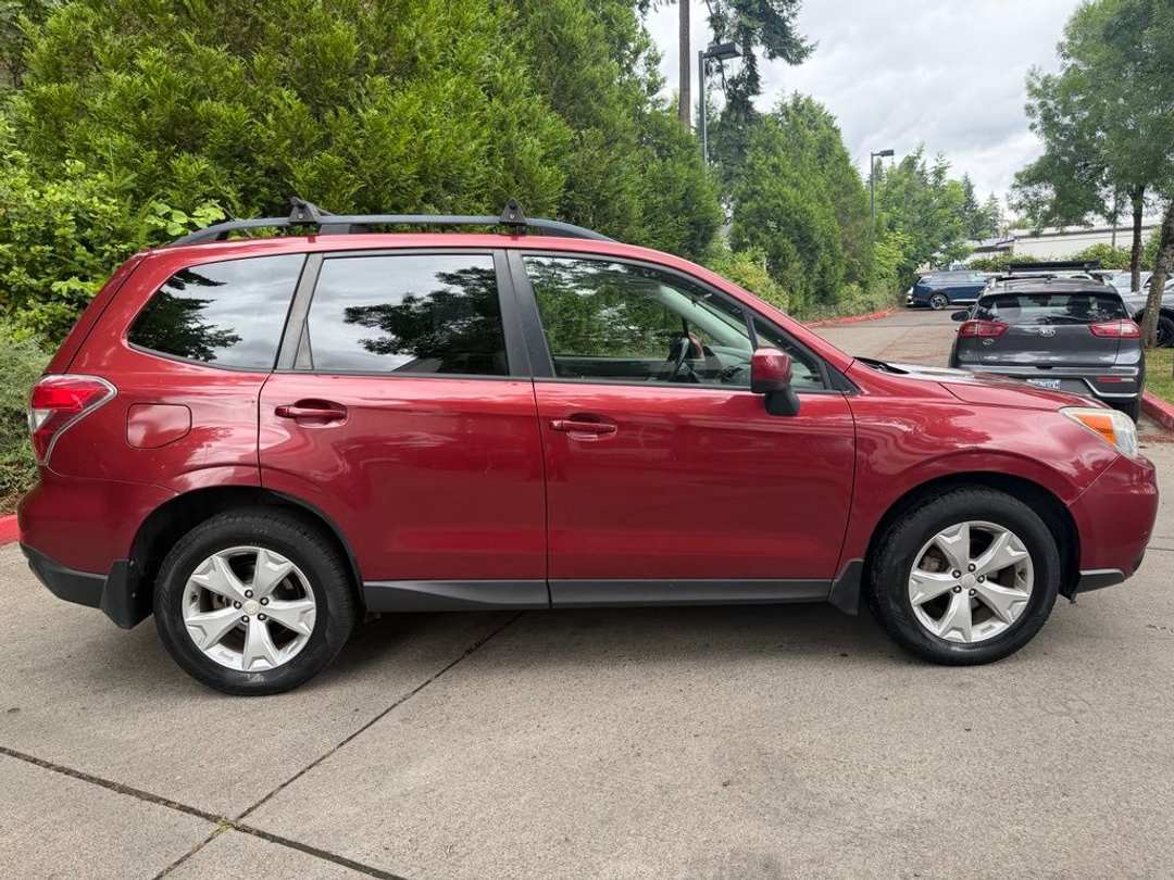 2015 Subaru Forester 2.5i Premium - Image 2