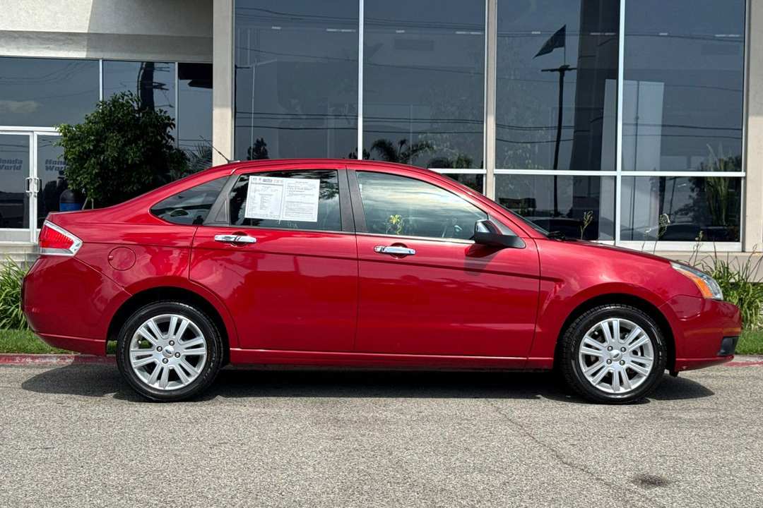 2010 Ford Focus SEL - Image 3