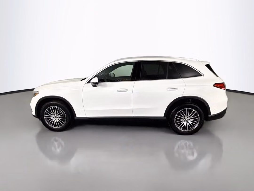 2027 Mercedes-Benz GLC 300 - Image 2