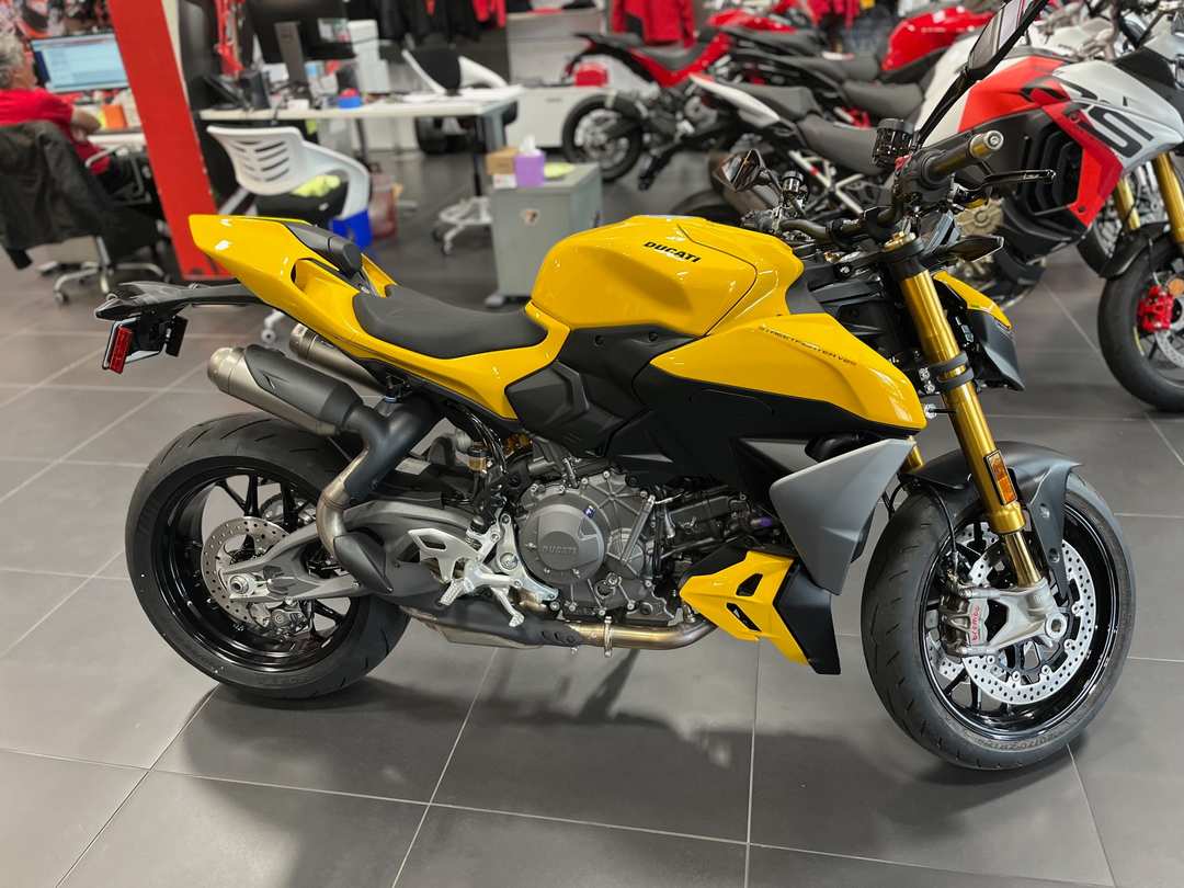 2026 Ducati Streetfighter V2 S - Image 3