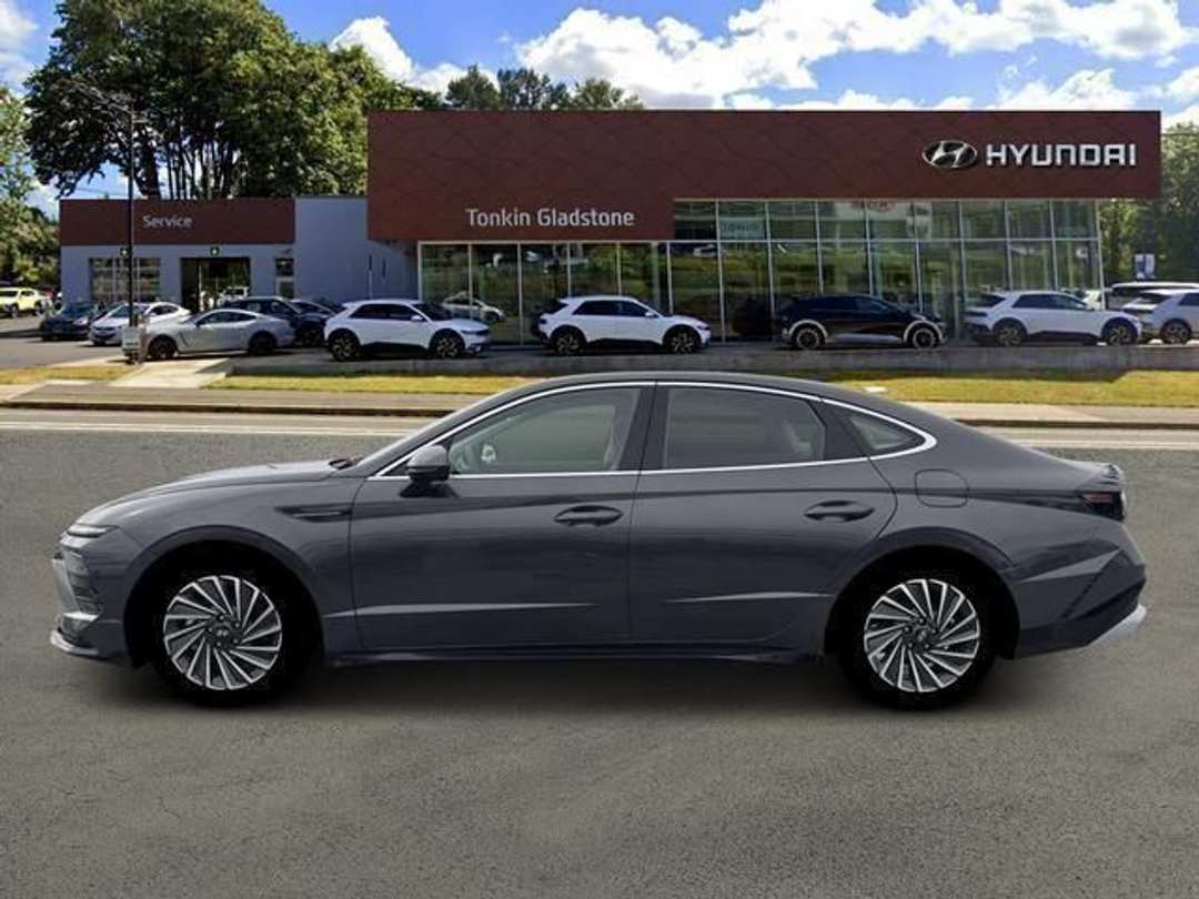 2026 Hyundai Sonata Hybrid Limited - Image 3