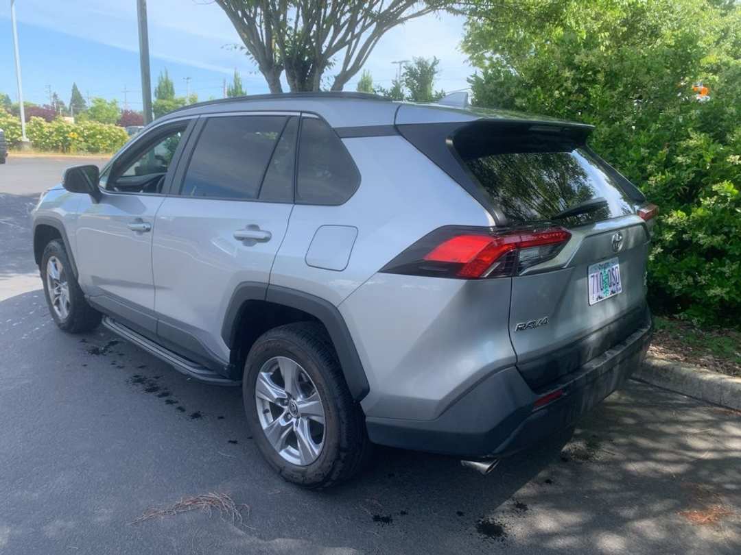 2022 Toyota Rav4 XLE - Image 2