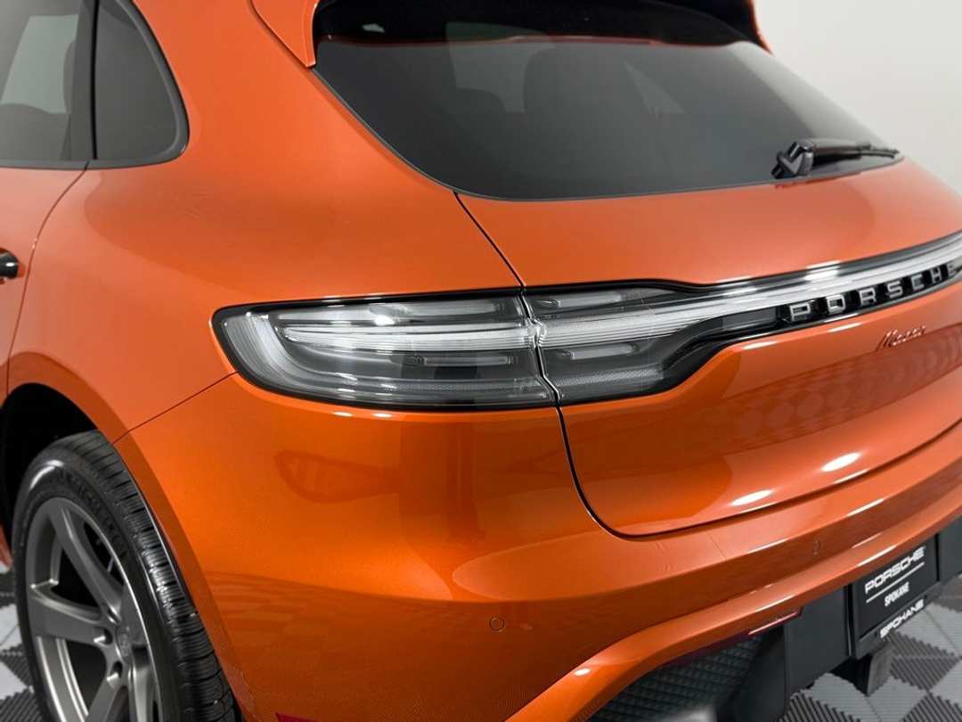 2025 Porsche Macan T - Photo 11
