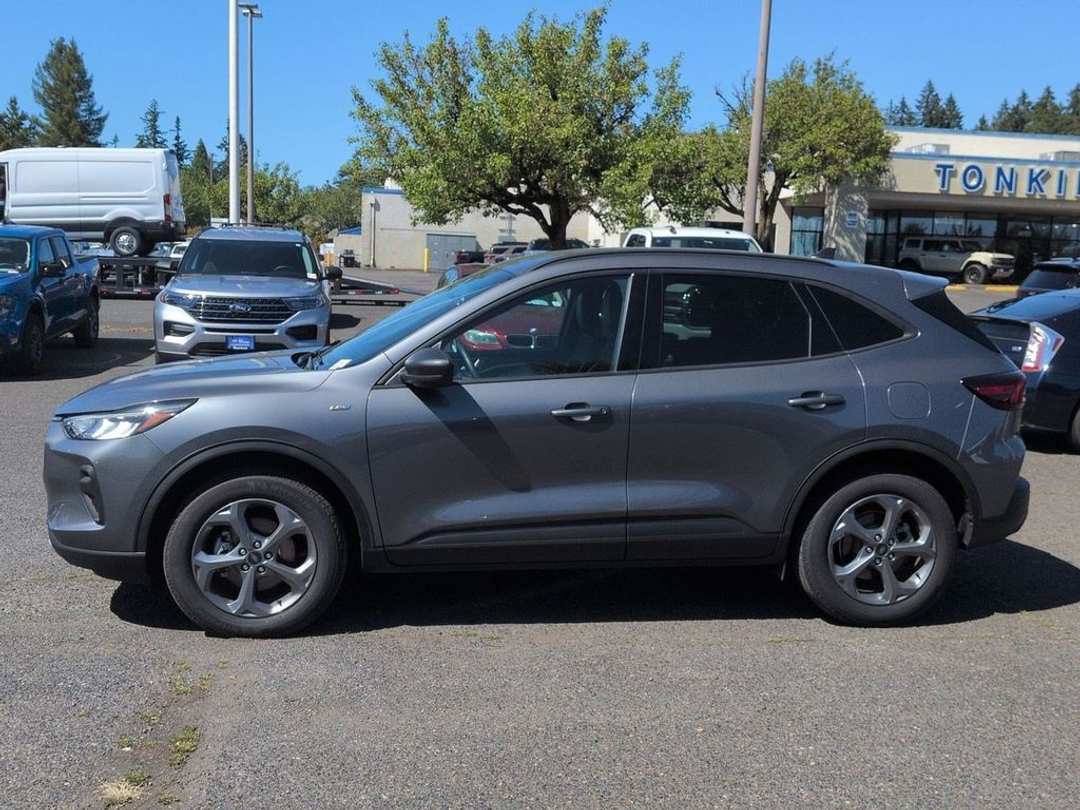 2025 Ford Escape STLine - Image 2