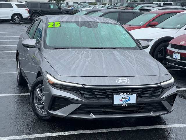 2025 Hyundai Elantra SE