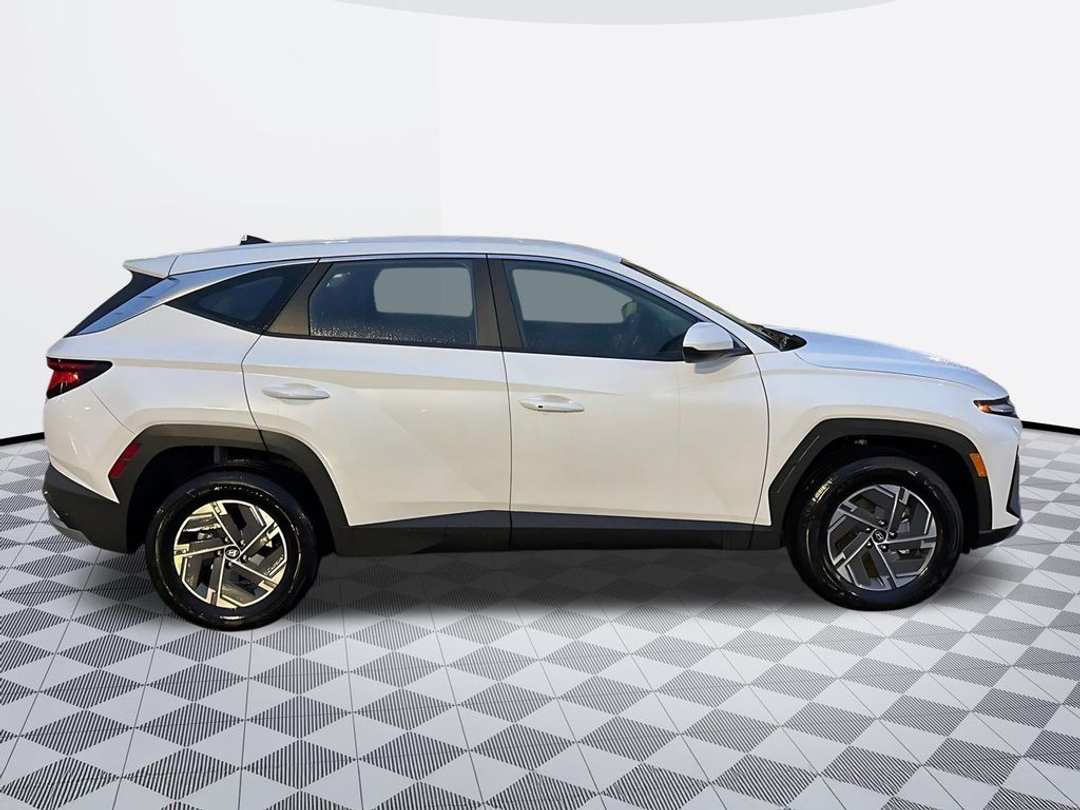 2026 Hyundai Tucson Hybrid Blue - Image 2