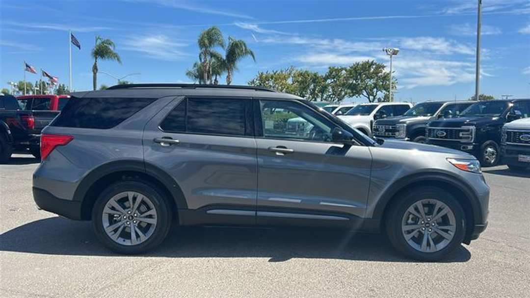2023 Ford Explorer XLT - Image 2