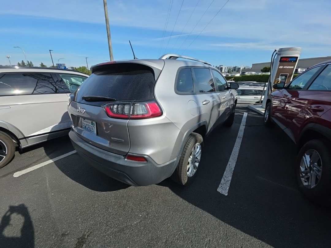 2020 Jeep Cherokee Latitude - Image 3