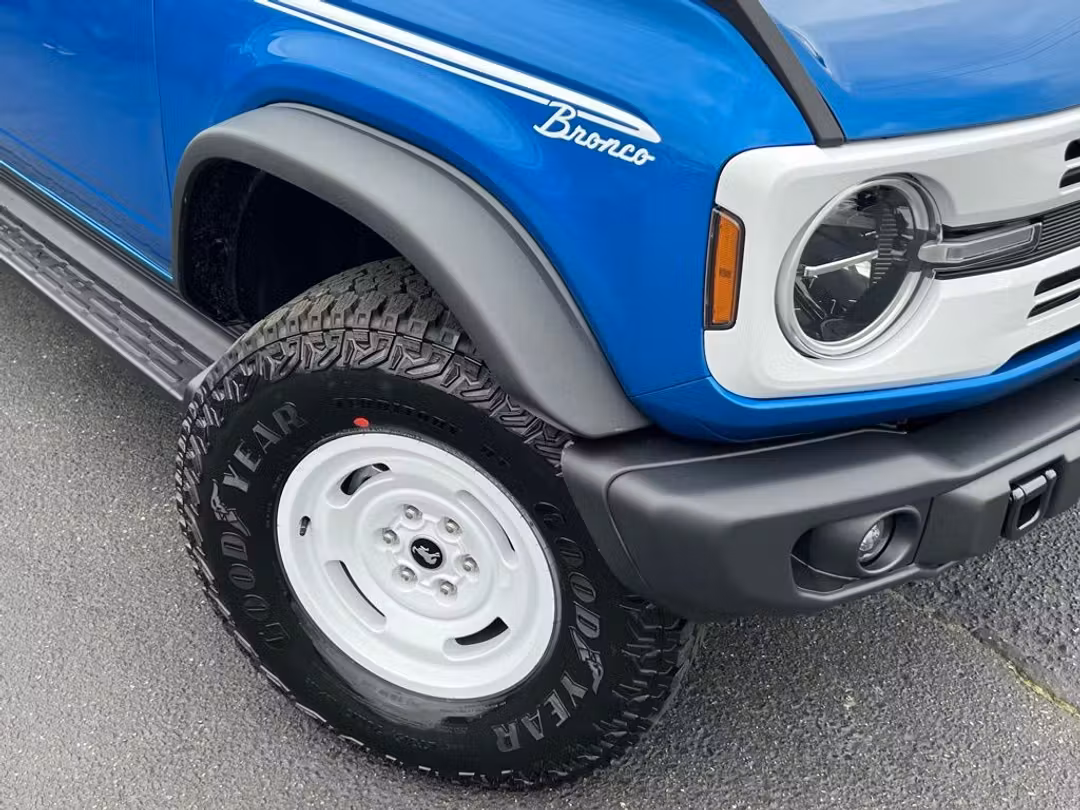 2026 Ford Bronco Heritage Edition - Image 2
