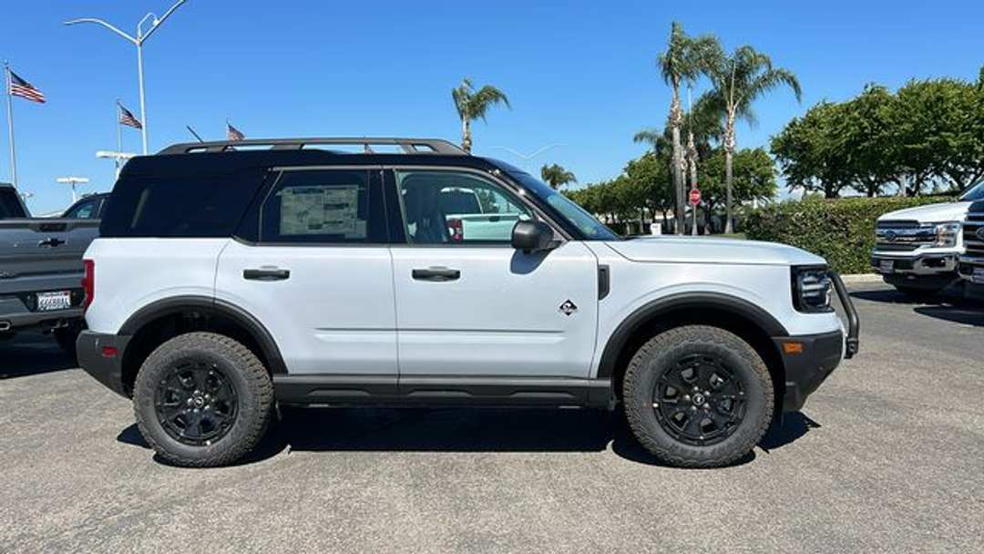 2026 Ford Bronco Sport Outer Banks - Image 2