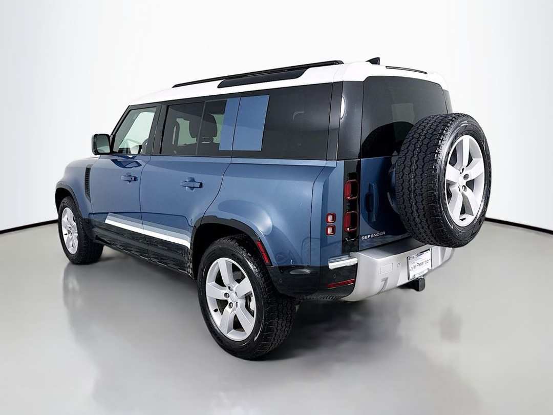 2025 Land Rover Defender 110 S - Image 3