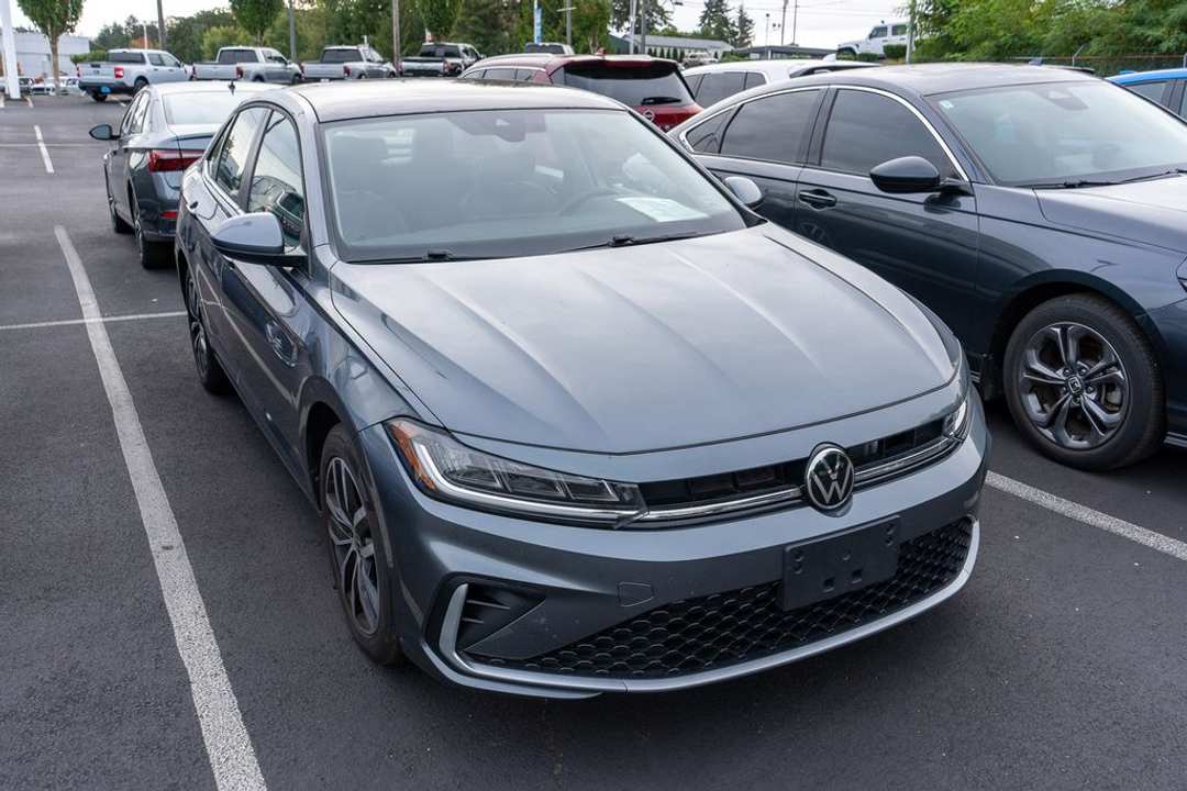 2025 Volkswagen Jetta 1.5T SE - Image 3