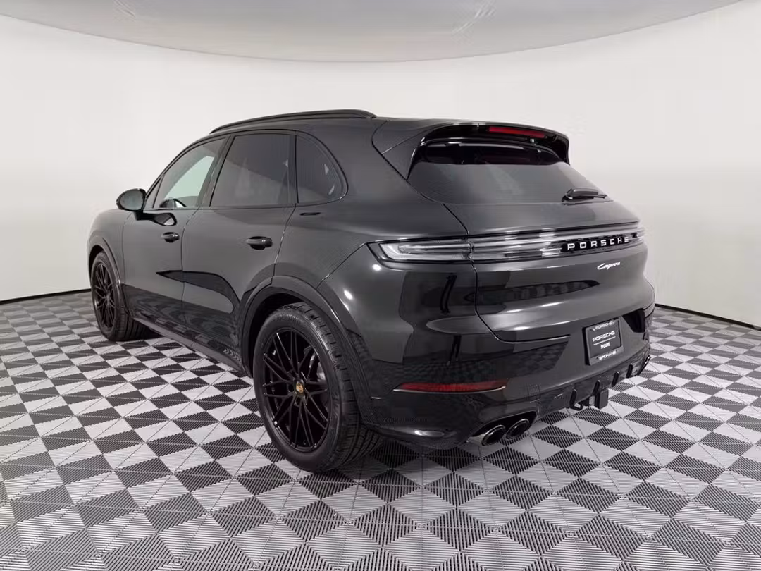 2026 Porsche Cayenne - Image 3