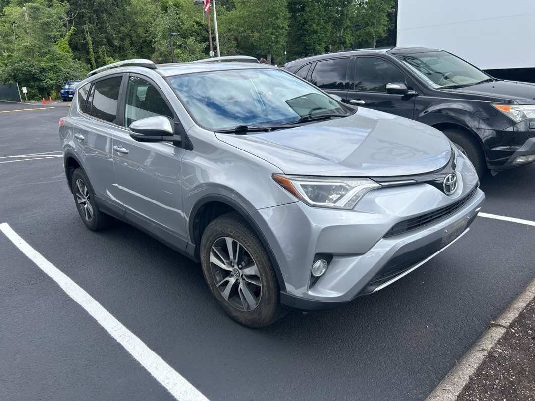 2016 Toyota Rav4 XLE - Image 2