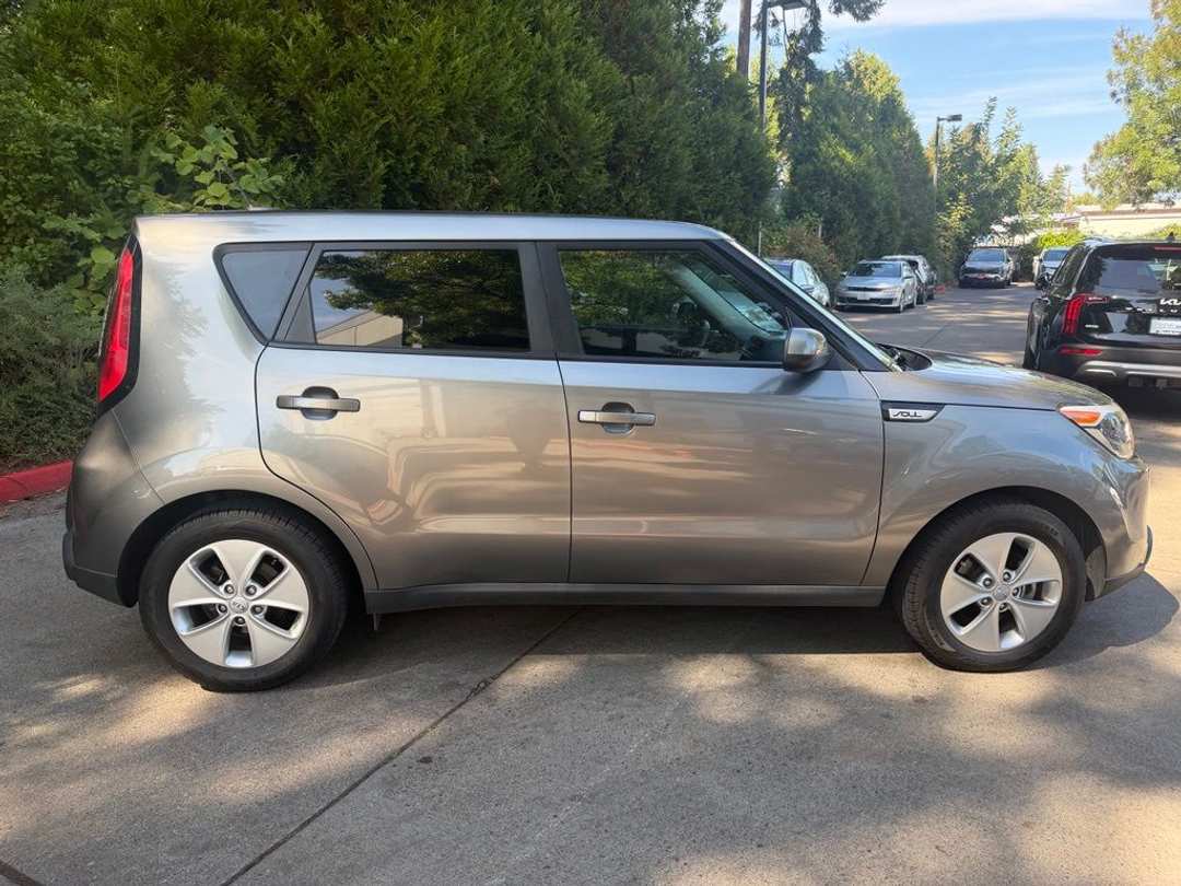 2016 Kia Soul Base - Image 2