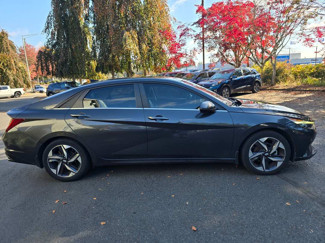 2022 Hyundai Elantra Limited - Image 3