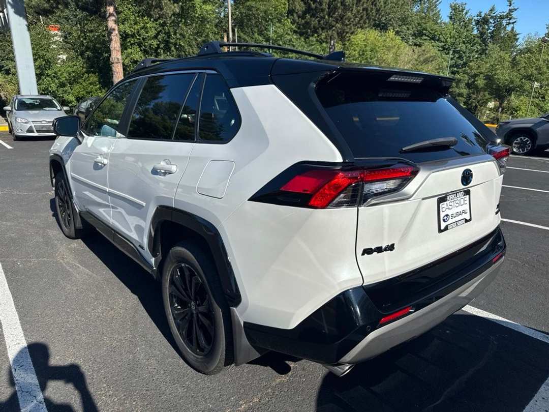2023 Toyota Rav4 Hybrid XSE - Image 3