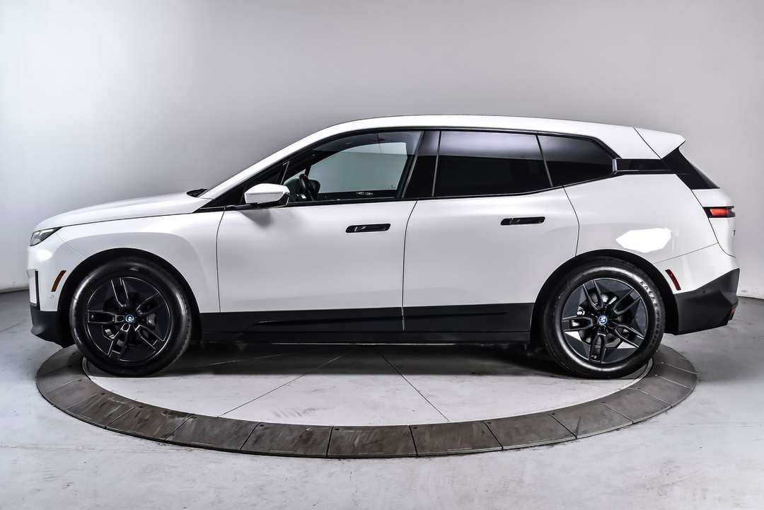 2023 BMW Ix xDrive50 - Image 3