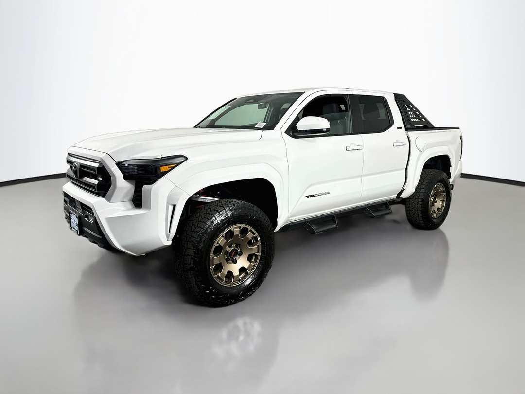 2025 Toyota Tacoma SR5 - Image 3
