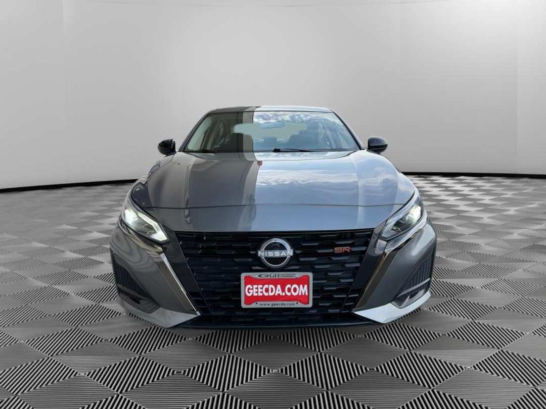 2025 Nissan Altima SR - Image 2