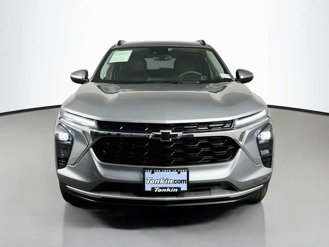 2025 Chevrolet Trax LT - Image 2
