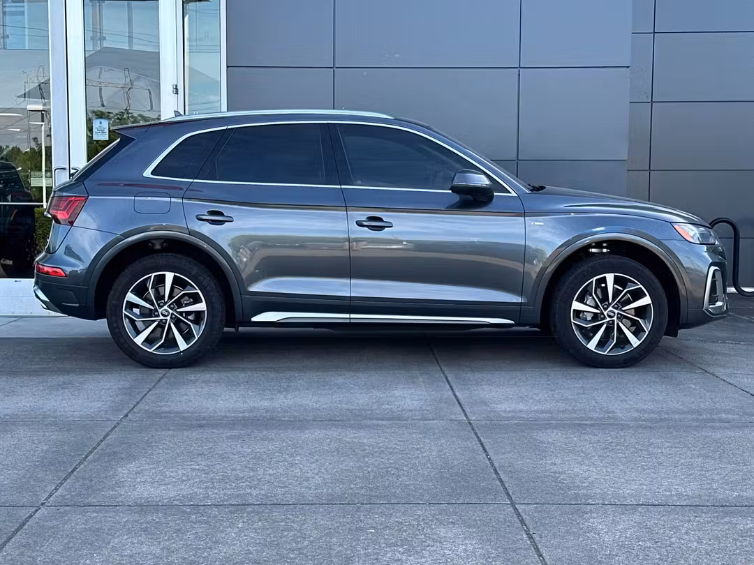 2022 Audi Q5 45 S line Premium - Image 2