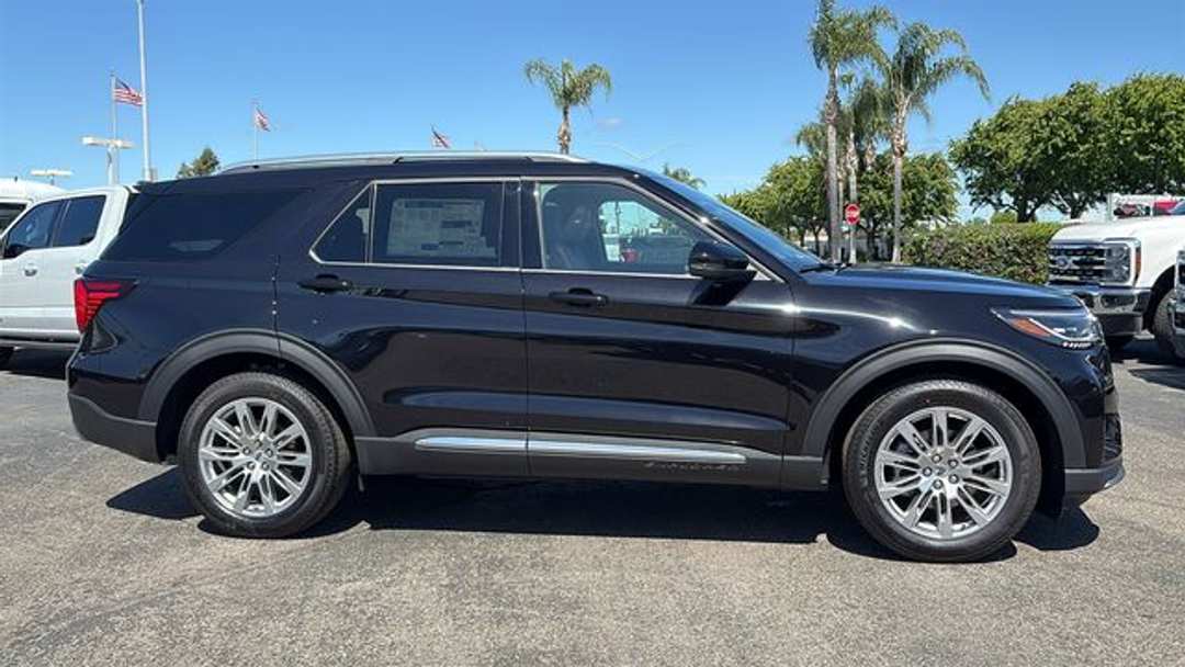 2026 Ford Explorer Platinum - Image 2