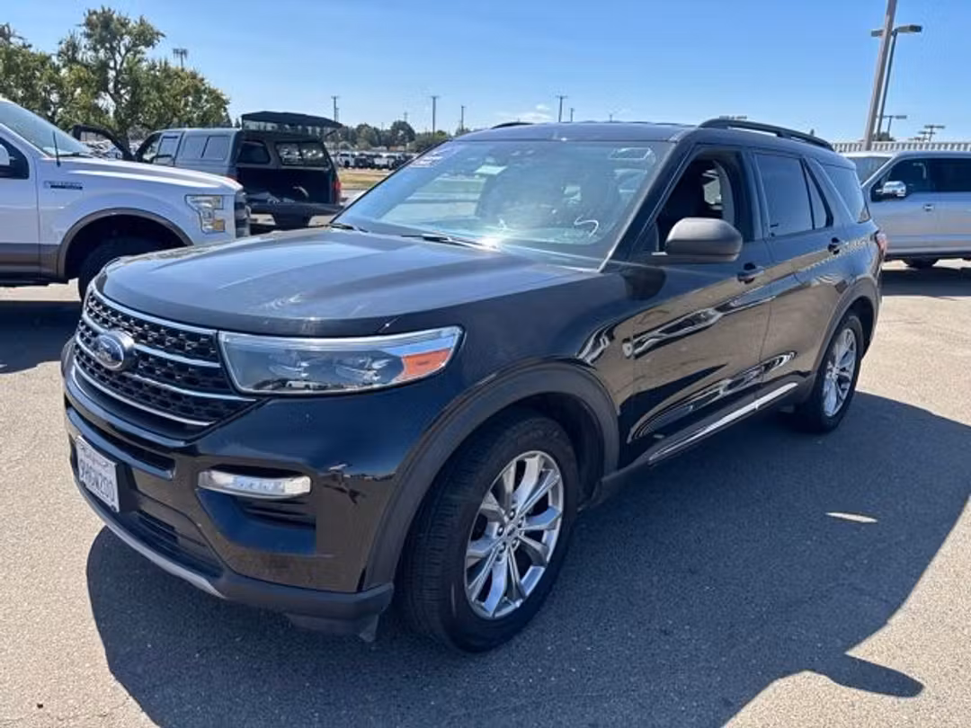 2023 Ford Explorer XLT - Image 2