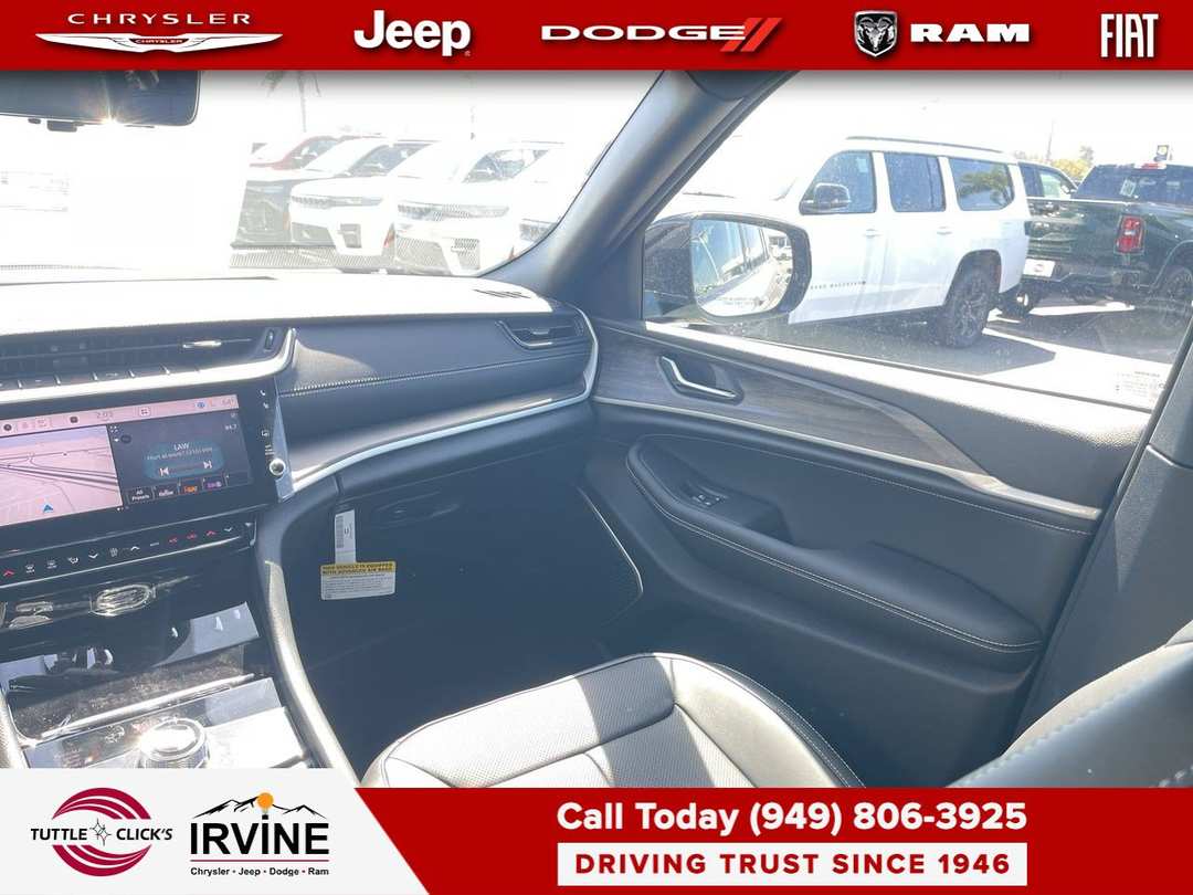 2027 Jeep Grand Cherokee Limited Reserve - Image 3