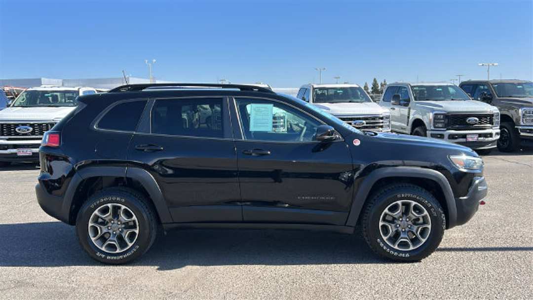 2022 Jeep Cherokee Trailhawk - Image 2