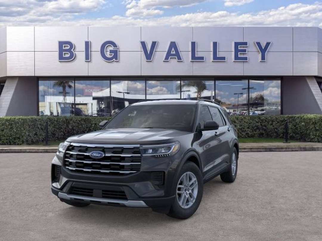 2026 Ford Explorer Active - Image 2