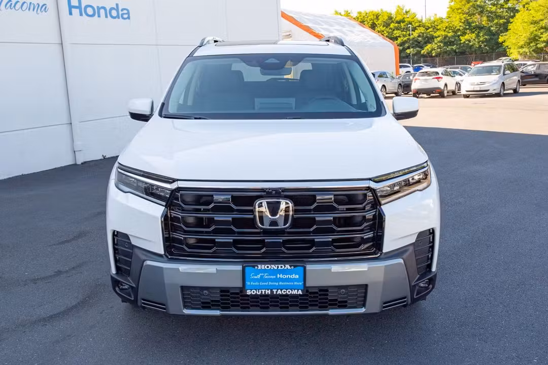 2026 Honda Pilot Touring - Image 3