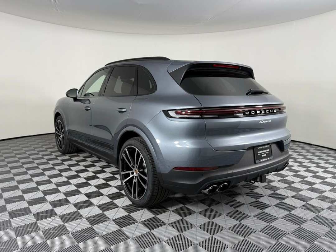2026 Porsche Cayenne - Image 3