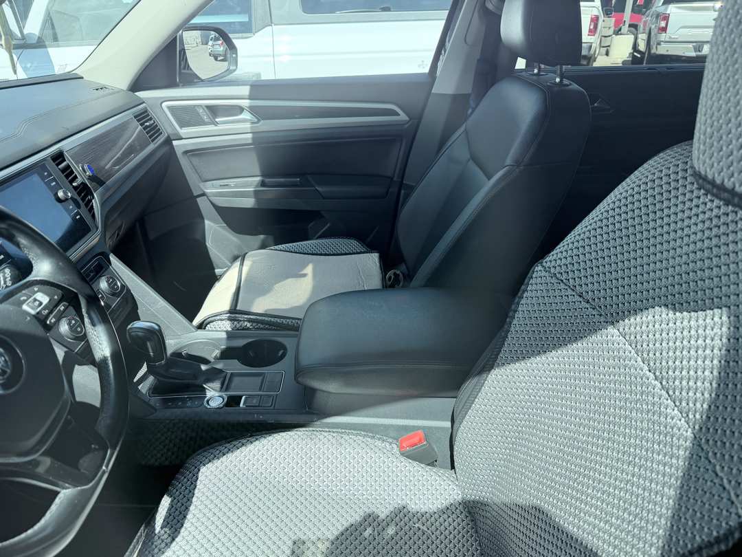 2018 Volkswagen Atlas 3.6L V6 SE - Image 2