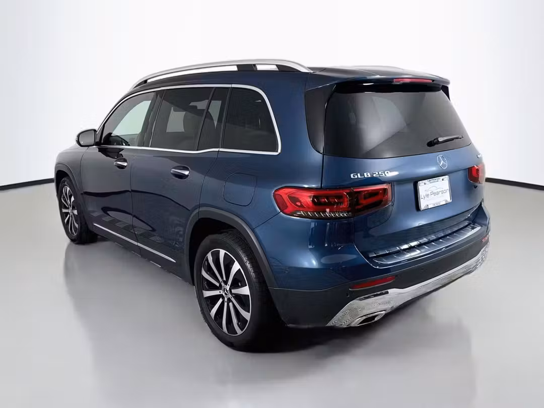 2023 Mercedes-Benz GLB 250 - Image 3