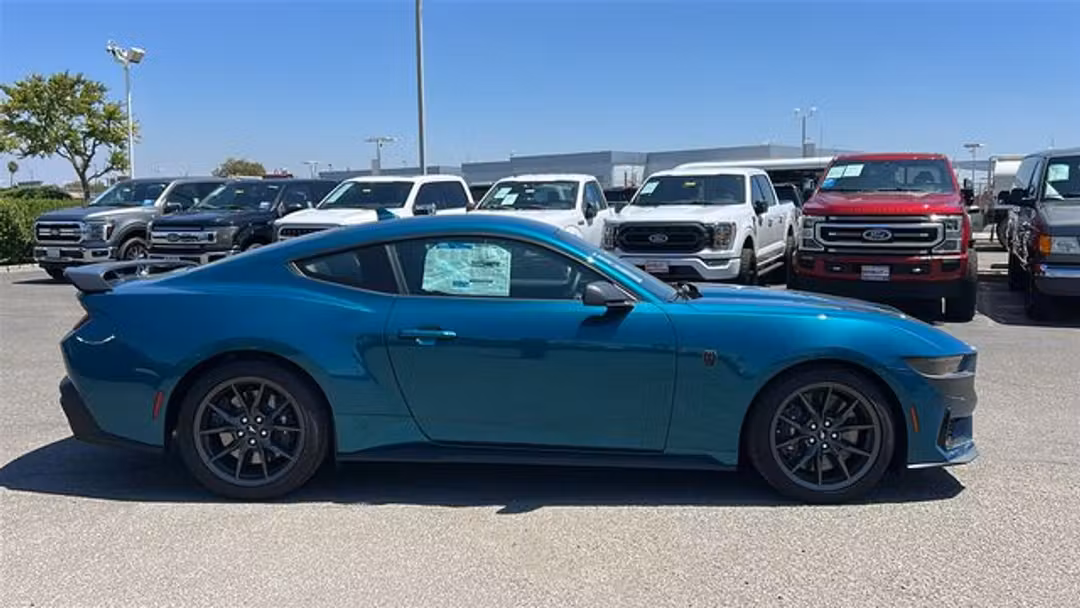 2026 Ford Mustang Dark Horse - Image 2
