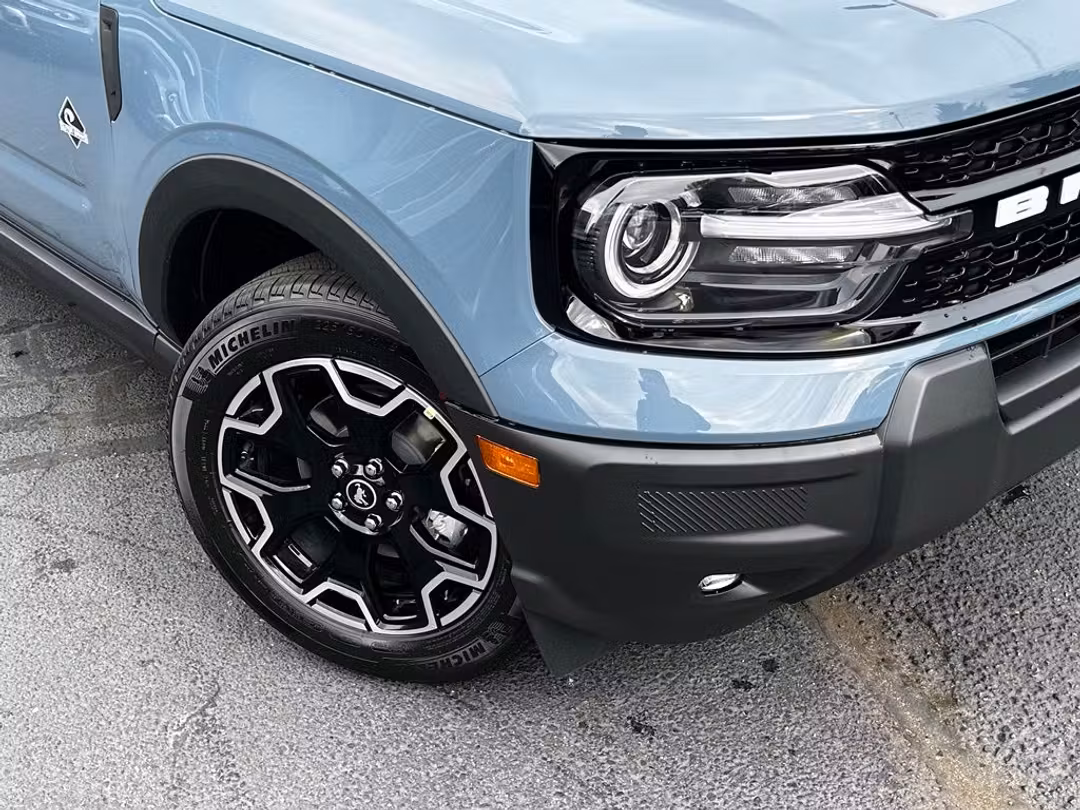 2026 Ford Bronco Sport Outer Banks - Image 2