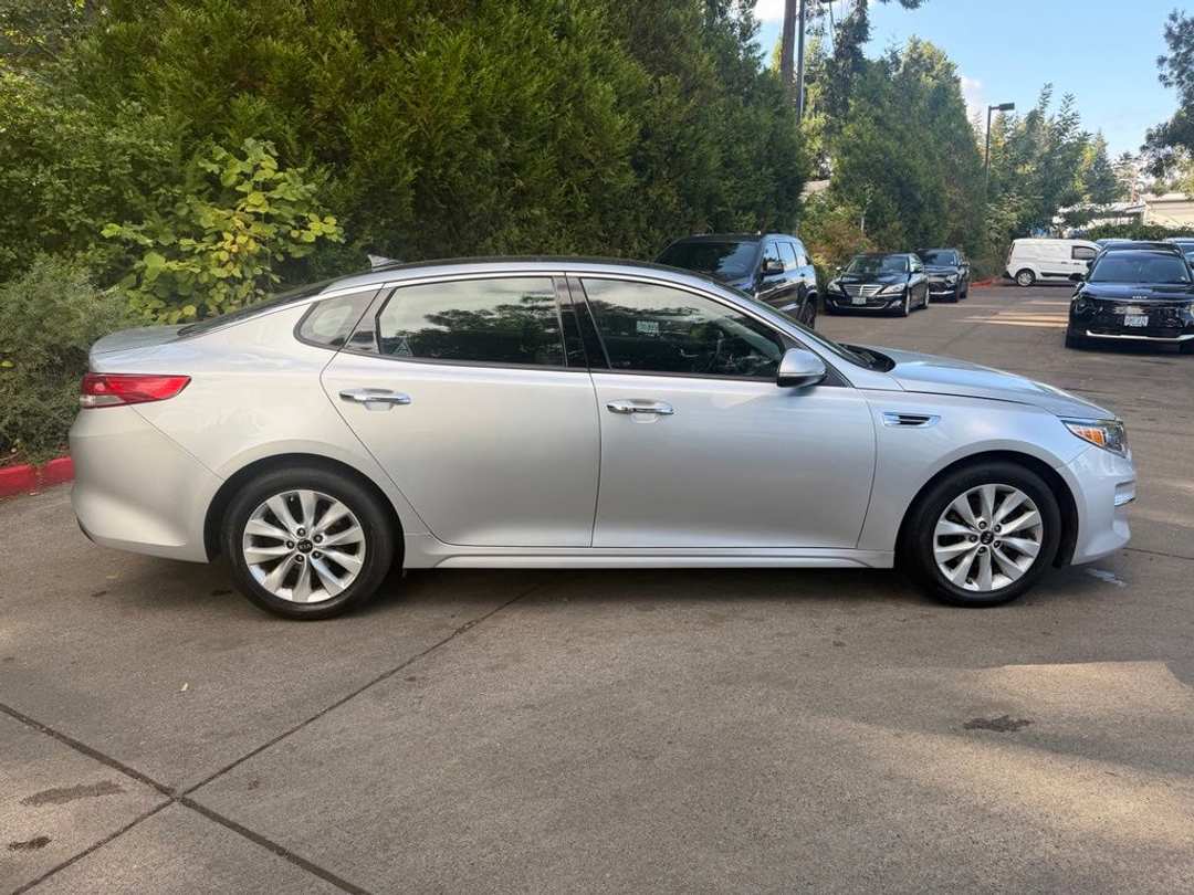 2018 Kia Optima EX - Image 2