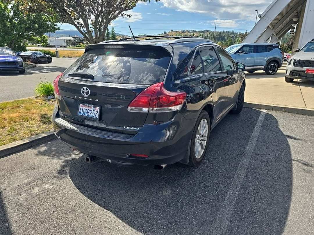 2013 Toyota Venza - Image 2