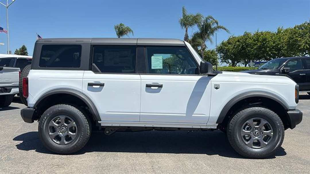 2026 Ford Bronco Big Bend - Image 2