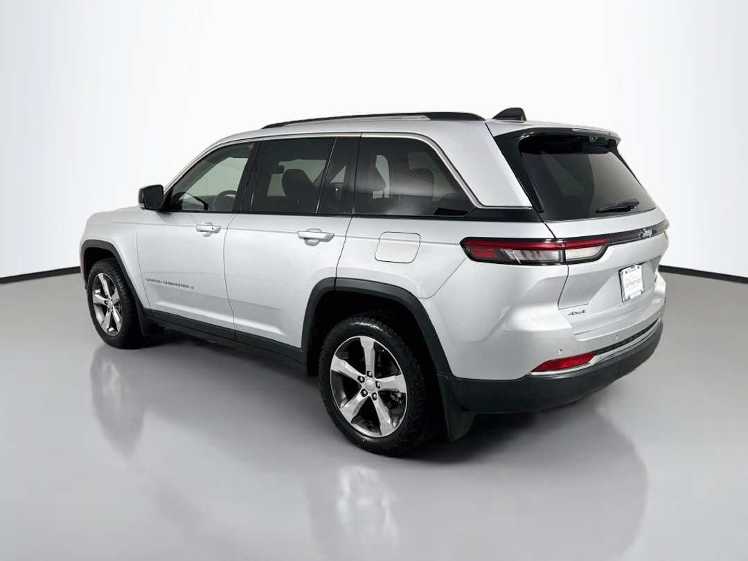 2022 Jeep Grand Cherokee Limited - Image 3